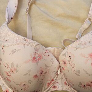 Laura Ashley light pink delicate romantic Feminine underwire lace bra 44DD